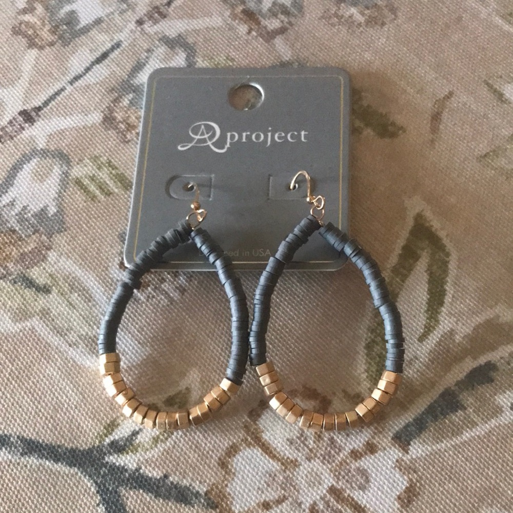 Chic Gray and Gold Hoop Earrings with Teardrop Design